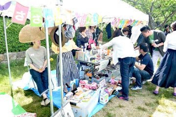 チャリティーフリーマーケットの様子