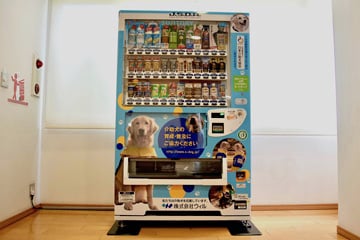 本社にある介助犬応援自動販売機